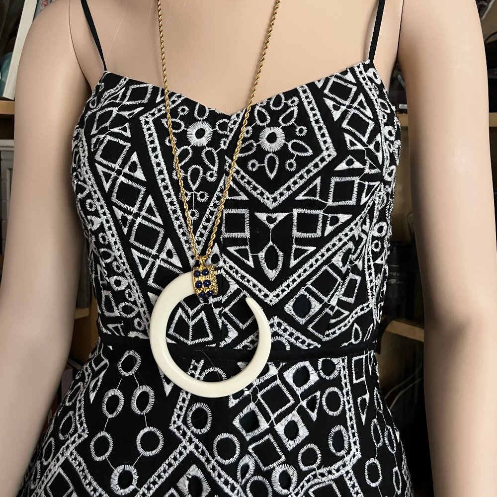 Kenneth Jay Lane Long Gold Plated Rope Chain and Faux Ivory horn pendant Necklac - Picture 10 of 11